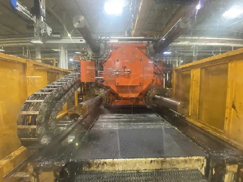 Husky 1350 Ton Injection Moulding Machine-3